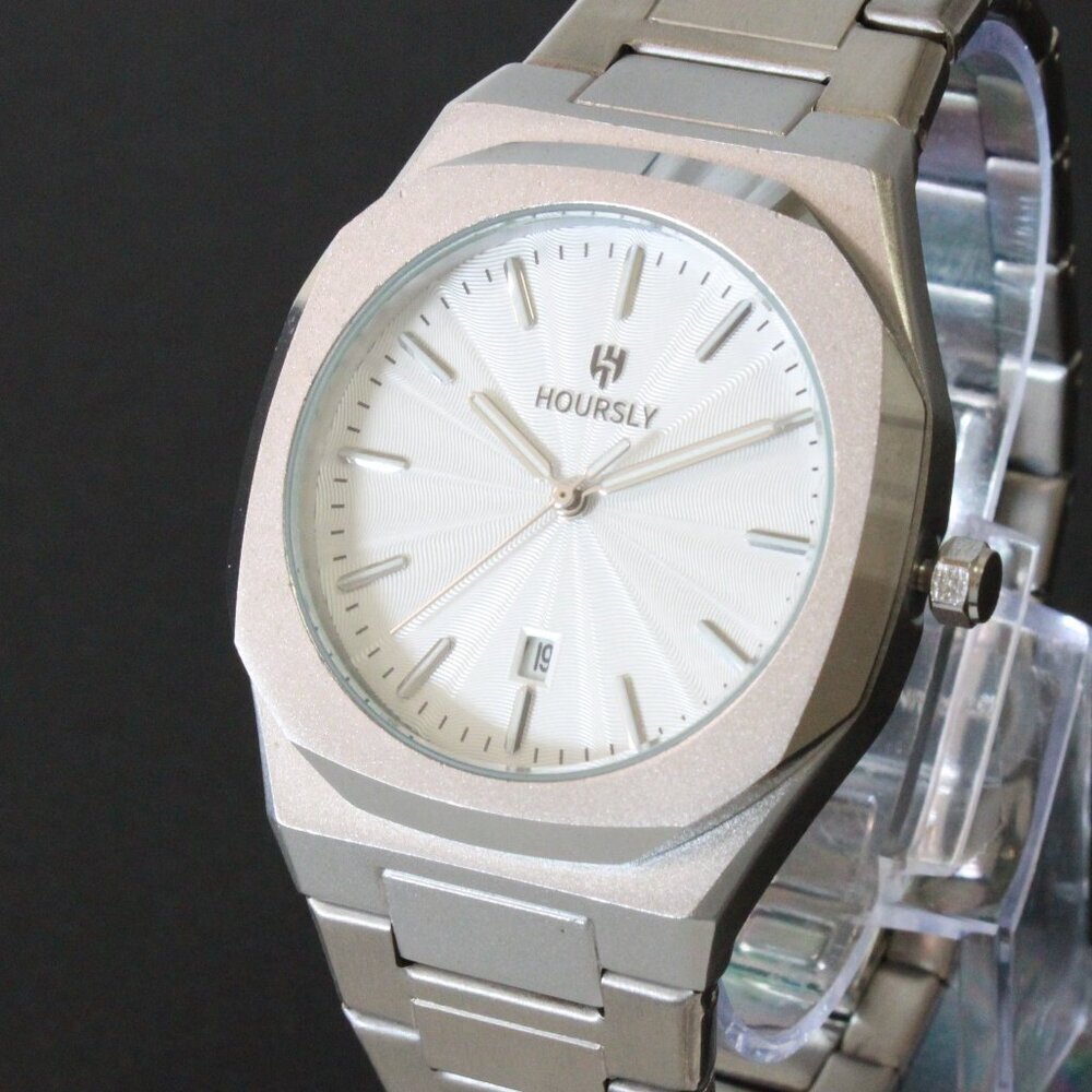 Men's Sports Watch Integrated Bracelet White Dial 42mm
